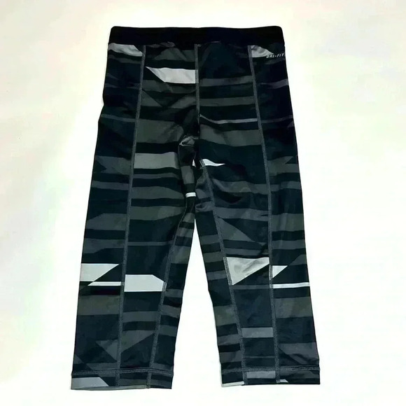 Nike Cropped  Dri Fit Gym Pants Leggings Black Exercise Run Walk Hike Outdoors - Picture 2 of 6